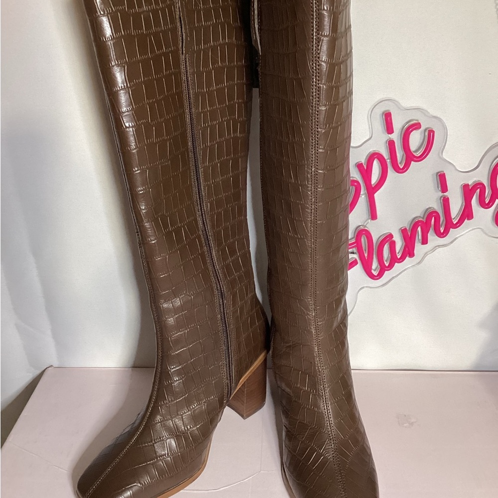 Journee Collection Brown Croc-Embossed Heeled Boots NIB 7.5 Women’s - Picture 14 of 16